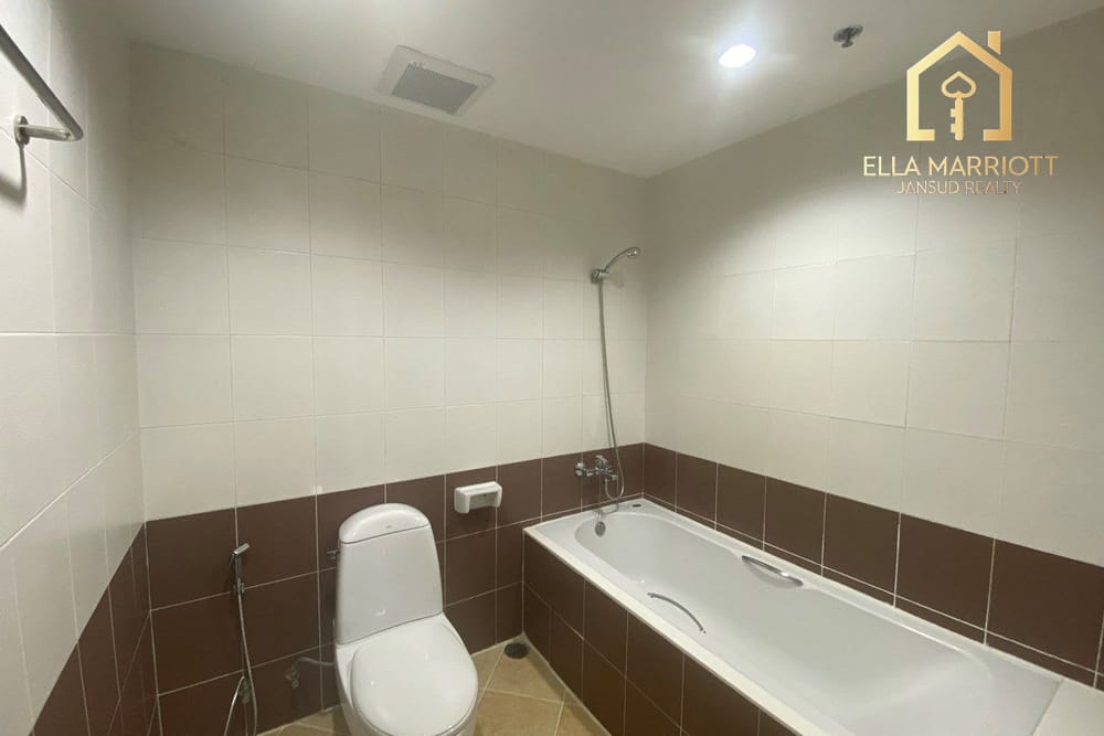 Luxurious 480sqm Sky Penthouse for Rent at 150K | Spacious Balcony | Steps from BTS 14
