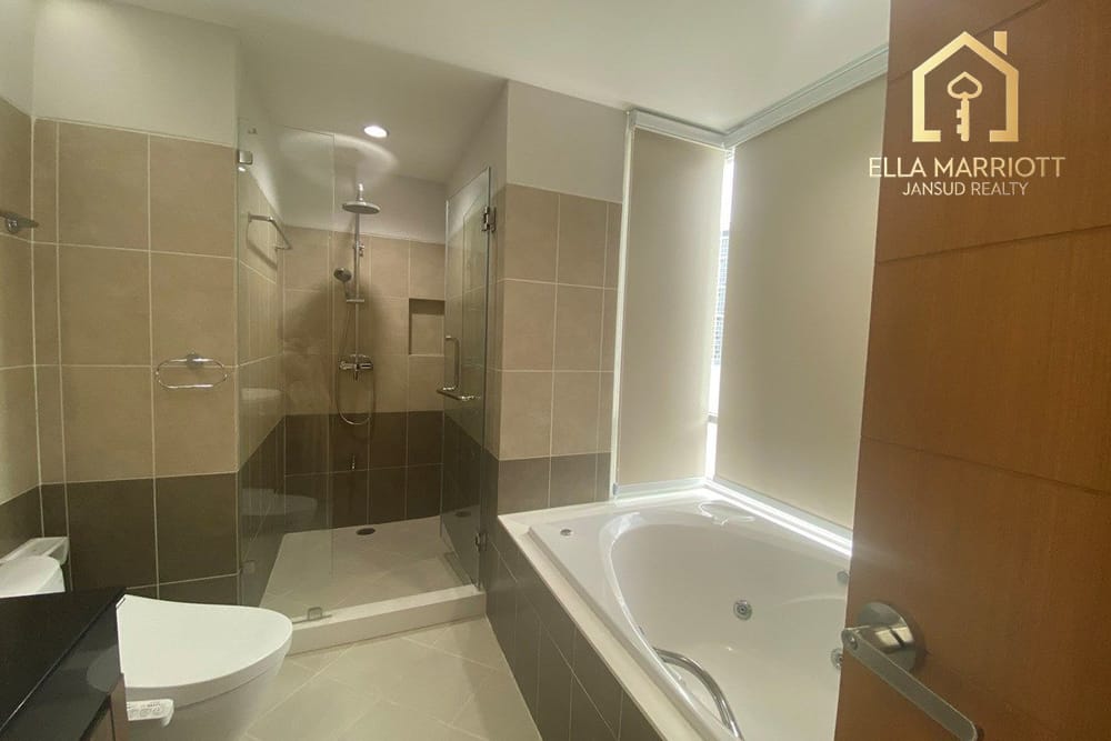 Luxurious 480sqm Sky Penthouse for Rent at 150K | Spacious Balcony | Steps from BTS 17