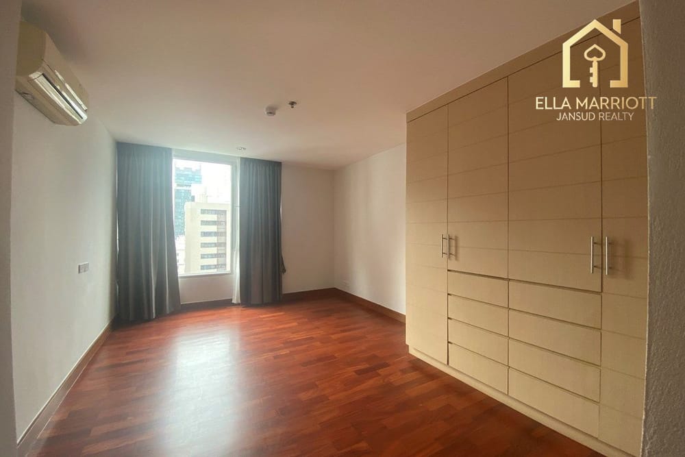 Luxurious 480sqm Sky Penthouse for Rent at 150K | Spacious Balcony | Steps from BTS 19