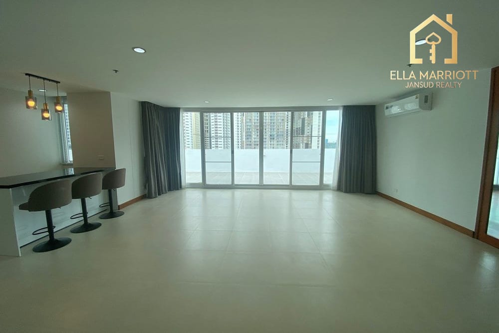 Luxurious 480sqm Sky Penthouse for Rent at 150K | Spacious Balcony | Steps from BTS 2
