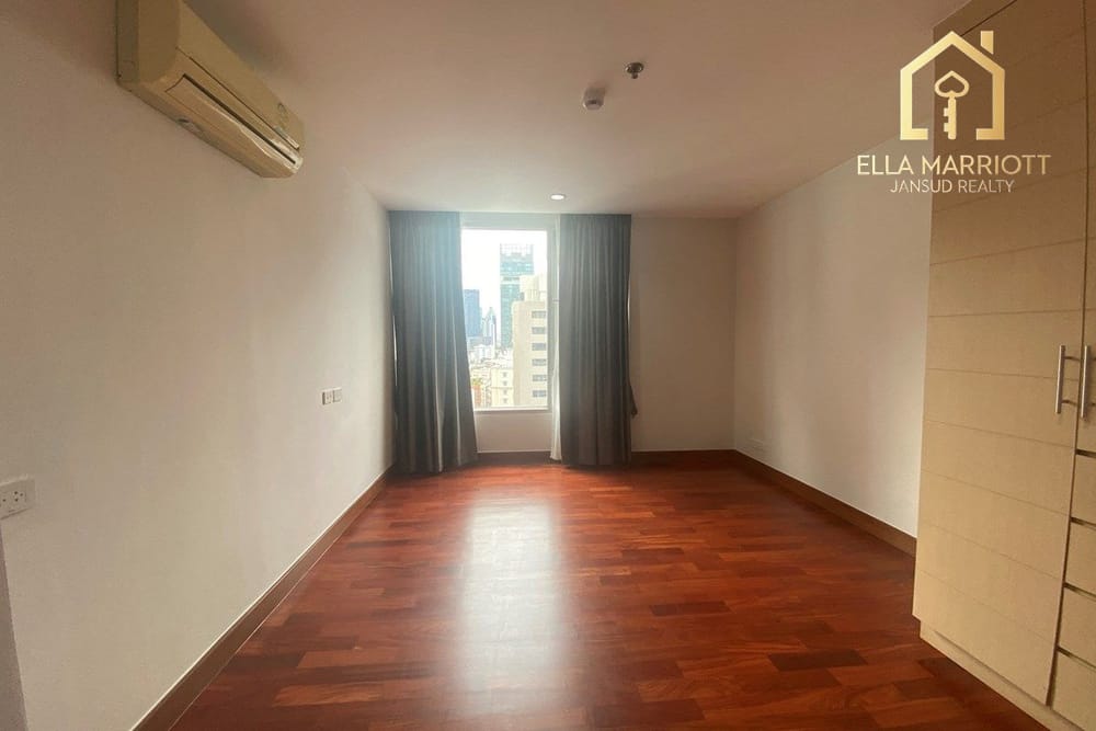 Luxurious 480sqm Sky Penthouse for Rent at 150K | Spacious Balcony | Steps from BTS 21