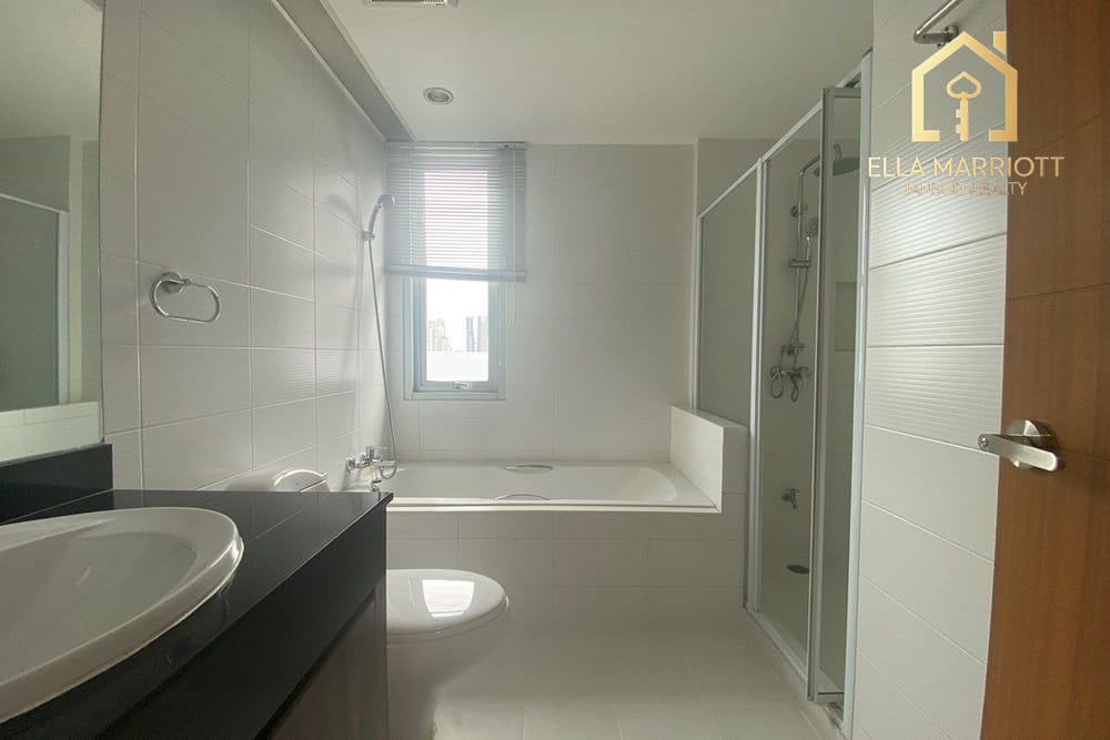Luxurious 480sqm Sky Penthouse for Rent at 150K | Spacious Balcony | Steps from BTS 25