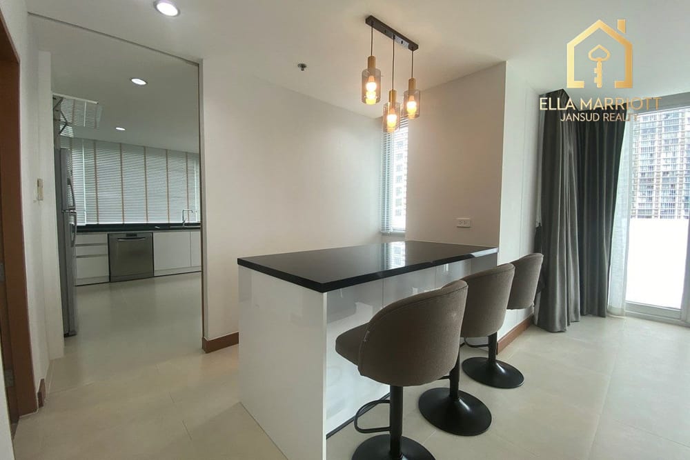 Luxurious 480sqm Sky Penthouse for Rent at 150K | Spacious Balcony | Steps from BTS 3