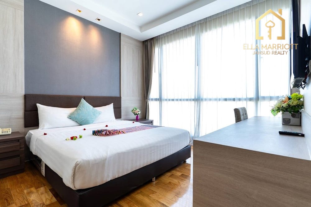 Luxury 4BRStudy Condo for Rent at Sukhumvit 39 - 350sqm with Skyline View 10