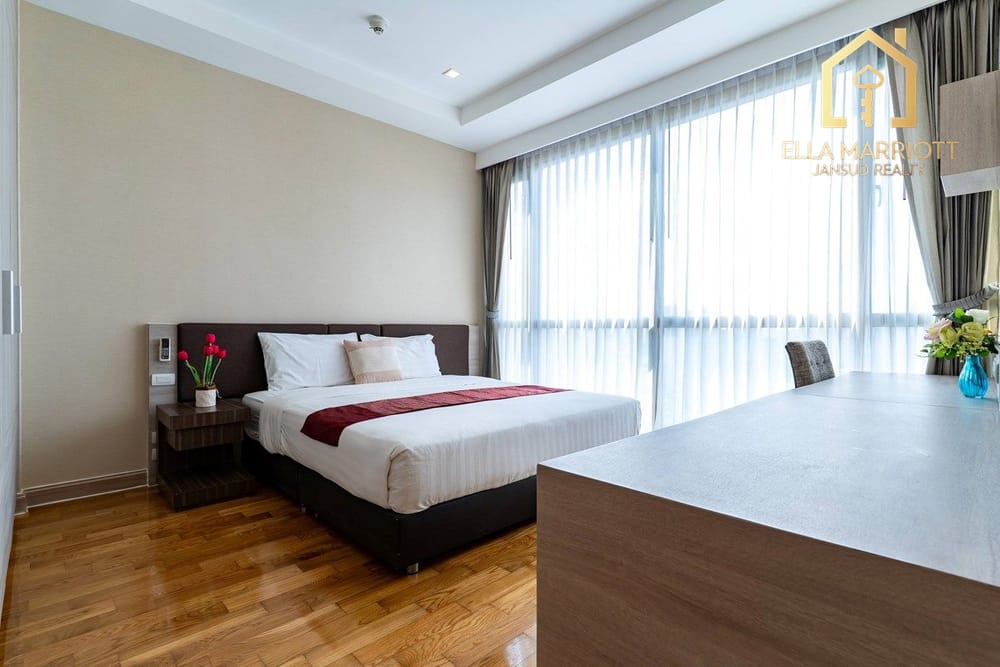 Luxury 4BRStudy Condo for Rent at Sukhumvit 39 - 350sqm with Skyline View 14
