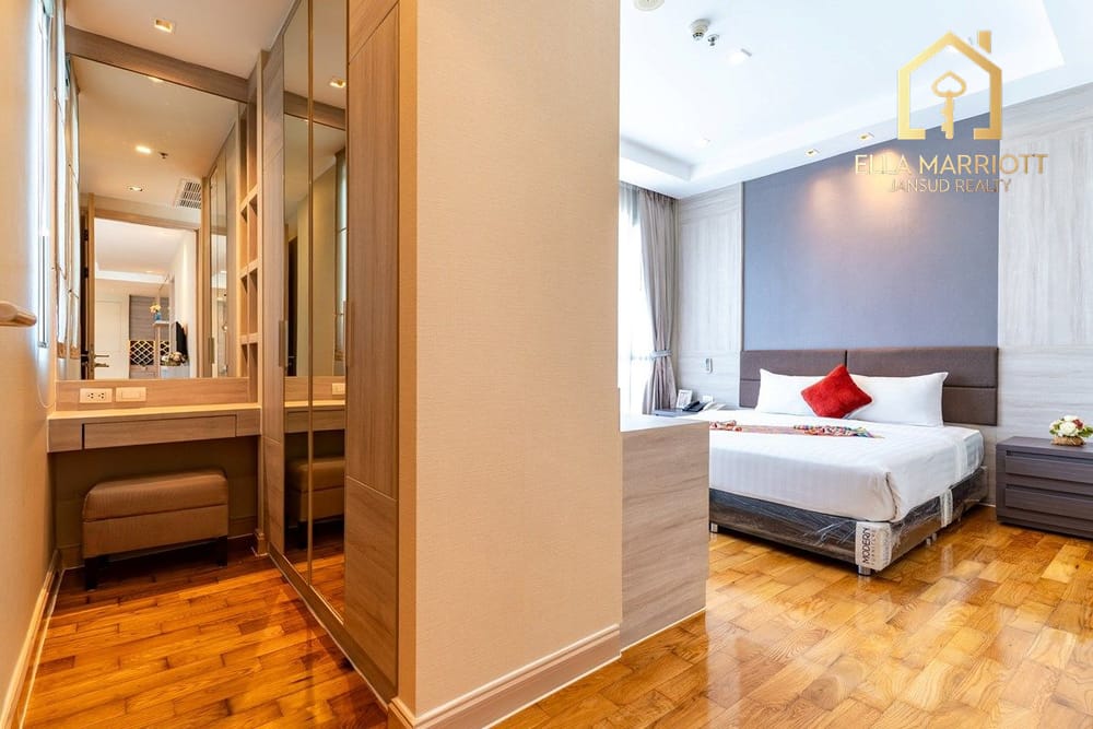 Luxury 4BRStudy Condo for Rent at Sukhumvit 39 - 350sqm with Skyline View 17