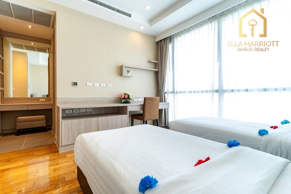 Luxury 4BRStudy Condo for Rent at Sukhumvit 39 - 350sqm with Skyline View 19