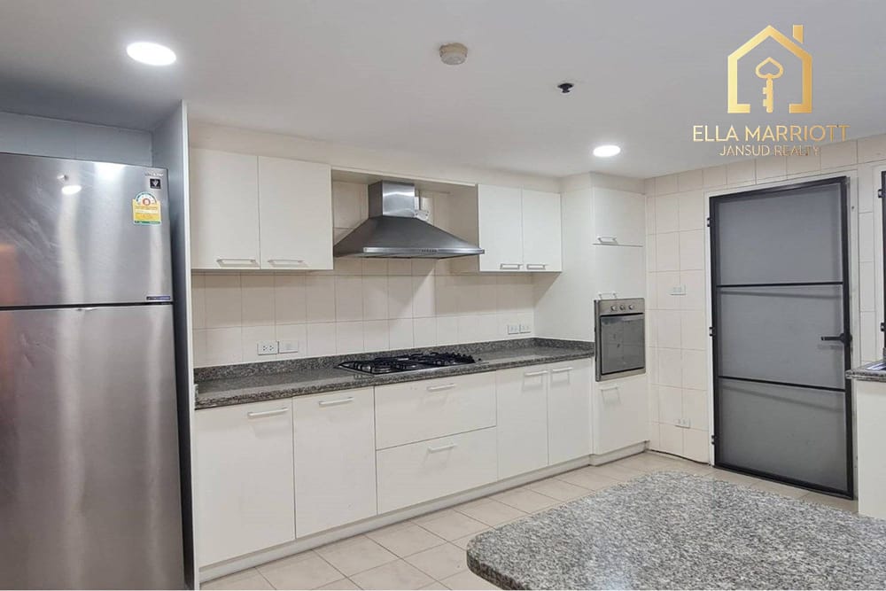 Spacious 4BR Family Condo for Rent in Sukhumvit 49 - 300sqm, Cats Allowed - 95K 5