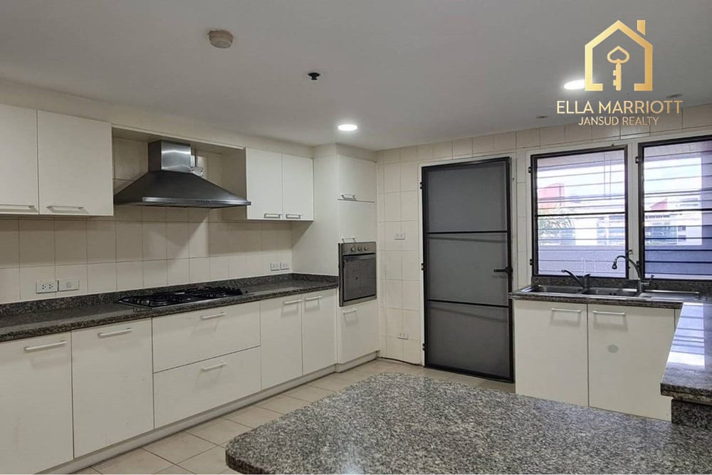 Spacious 4BR Family Condo for Rent in Sukhumvit 49 - 300sqm, Cats Allowed - 95K 6