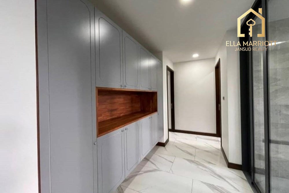 2BR 140sqm Low-Rise Condo for Rent at 75K in Sukhumvit 39, Steps from Fuji 7