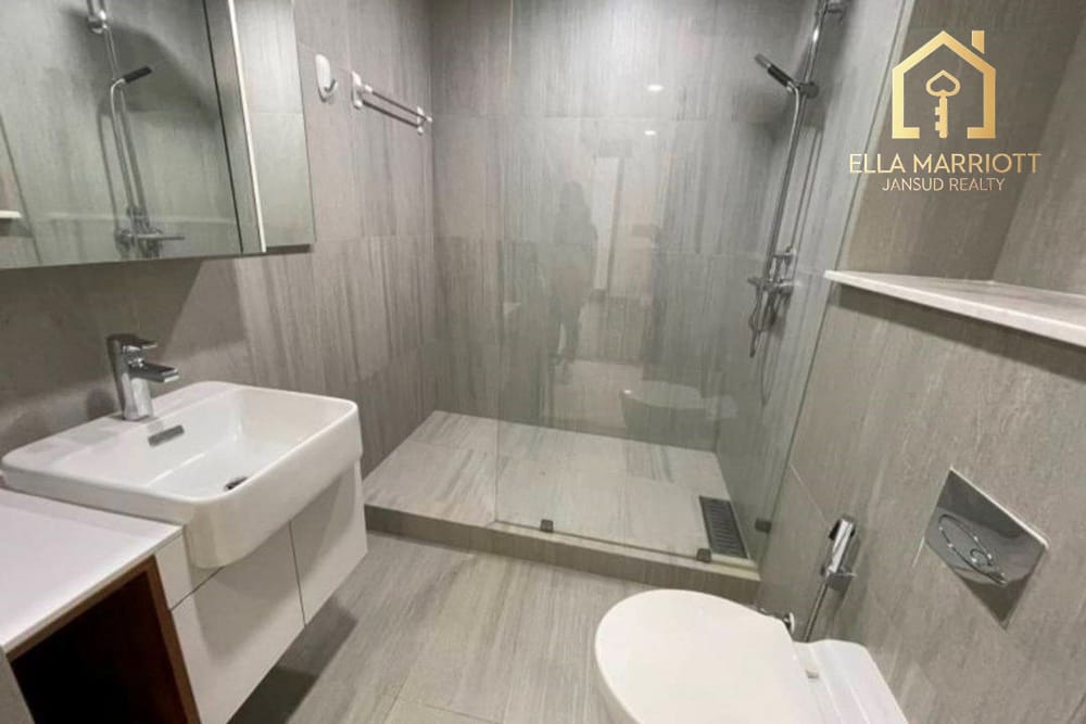 2BR 140sqm Low-Rise Condo for Rent at 75K in Sukhumvit 39, Steps from Fuji 9