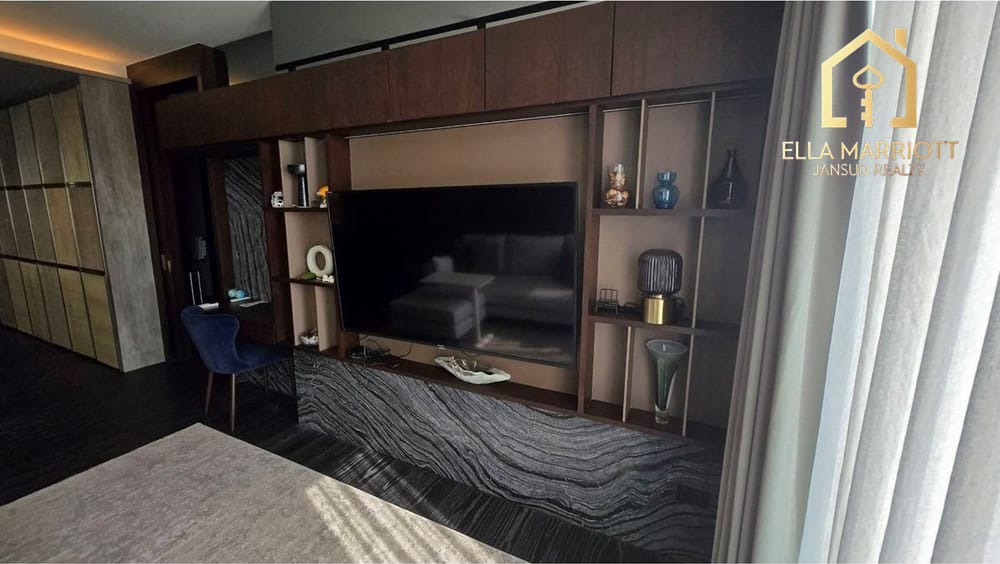 Modernes 2-Zimmer-Wohnung zur Miete im Noble Ploenchit - 24. Etage, Direkter BTS-Zugang, 1 Gehminute zur Phloen Chit 7