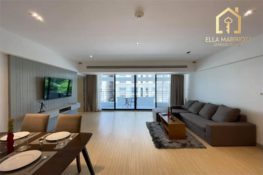 Modern Bangkok Condo: 2BR/2BA in Watthana 2