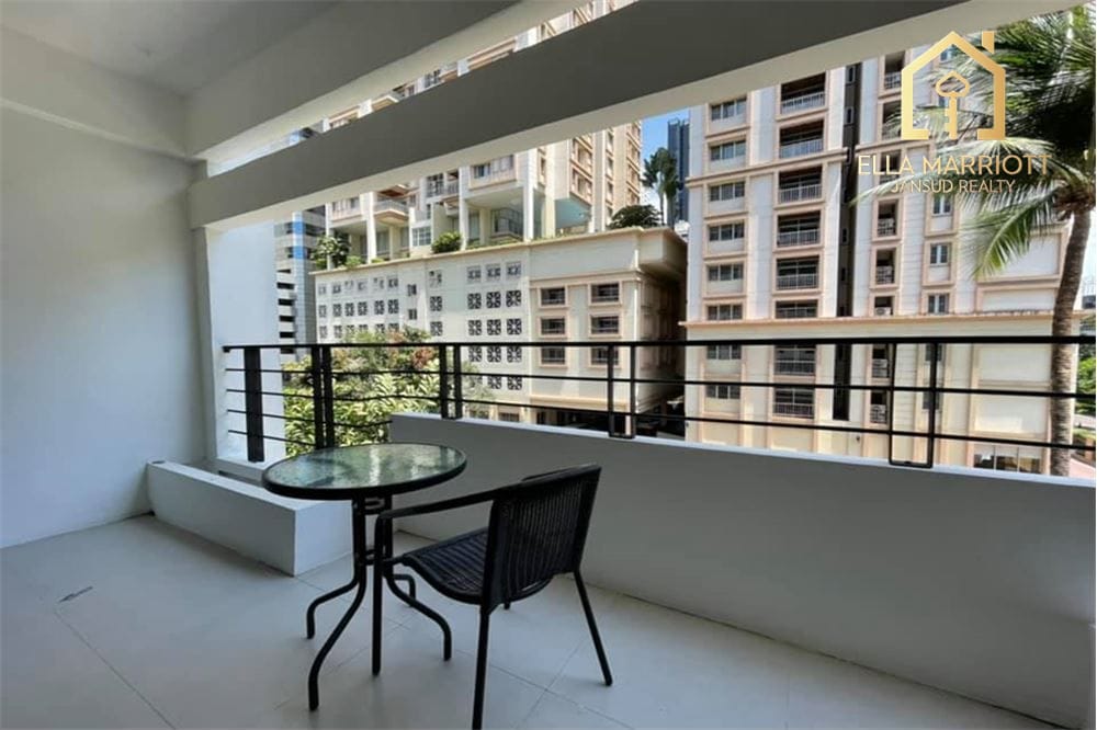 Modern Bangkok Condo: 2BR/2BA in Watthana 3