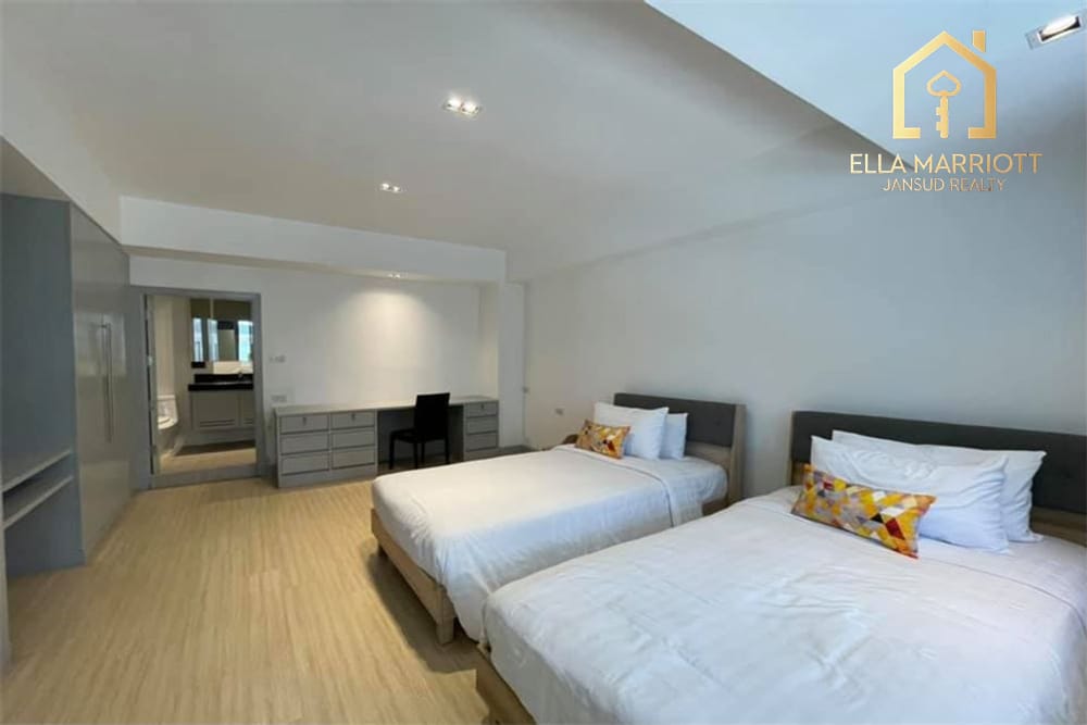 Modern Bangkok Condo: 2BR/2BA in Watthana 7