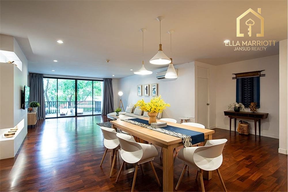 Luxury 225sqm 3BR Condo for Rent at 155K in Ploenchit-Chidlom Core 2