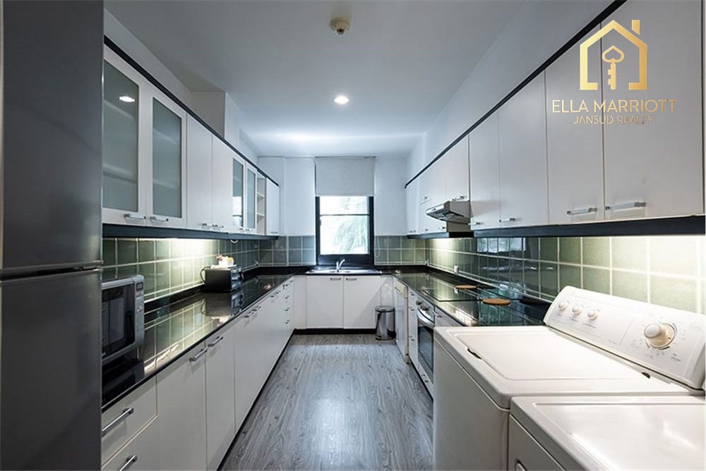 Luxury 225sqm 3BR Condo for Rent at 155K in Ploenchit-Chidlom Core 4