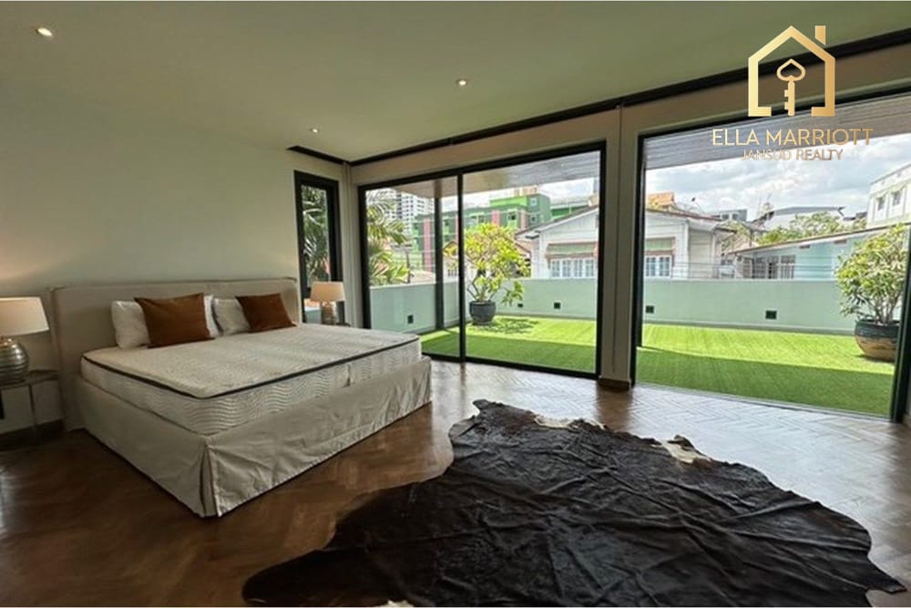 Expansive 430sqm Standalone Pool Villa for Rent at 220K in Sukhumvit 49 11
