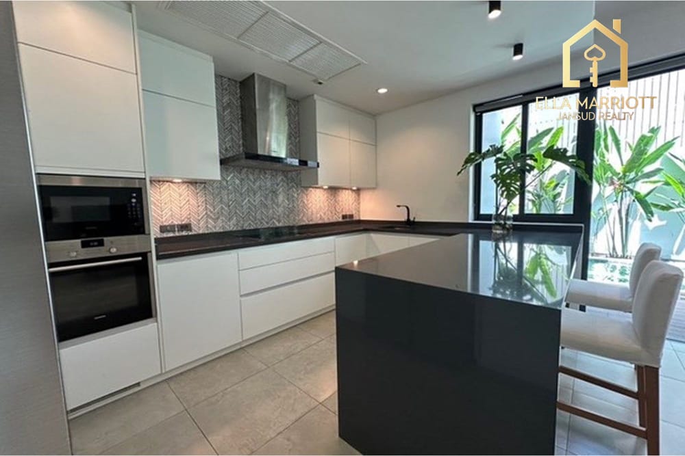Expansive 430sqm Standalone Pool Villa for Rent at 220K in Sukhumvit 49 5