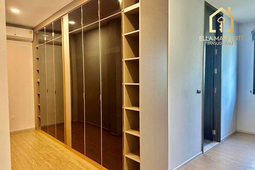 Luxury 5-Bed Home in Bangkok's Heart for Sale 18