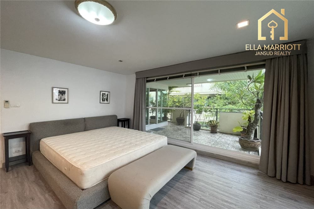 Haustierfreundliche, geräumige 2-Zimmer-Eigentumswohnung mit riesigem Balkon in Sukhumvit 31 10