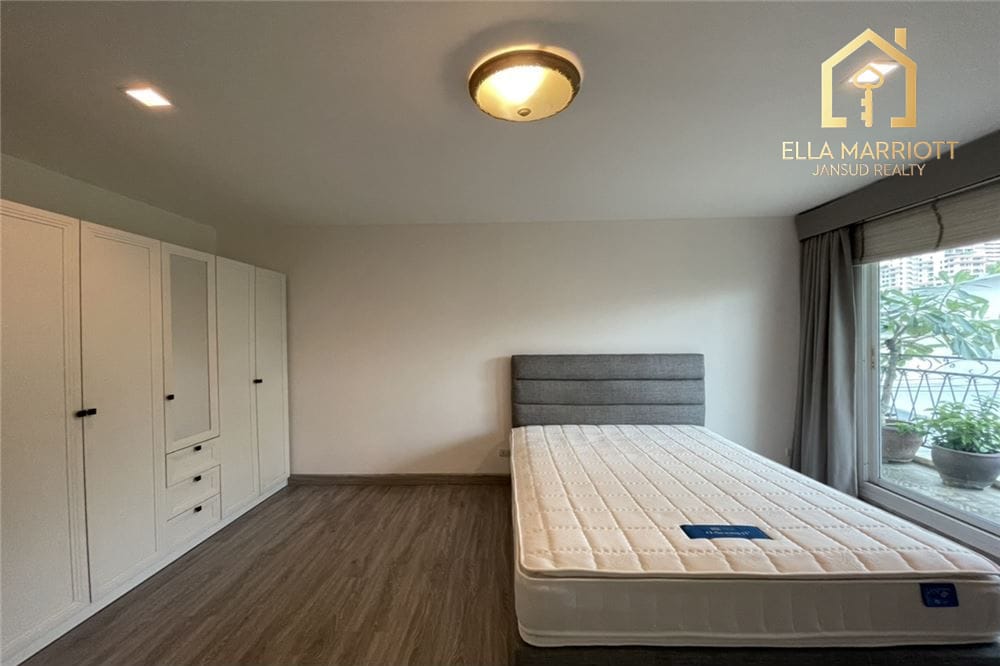 Haustierfreundliche, geräumige 2-Zimmer-Eigentumswohnung mit riesigem Balkon in Sukhumvit 31 13