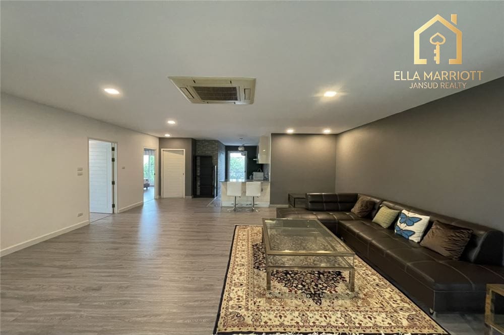 Haustierfreundliche, geräumige 2-Zimmer-Eigentumswohnung mit riesigem Balkon in Sukhumvit 31 2