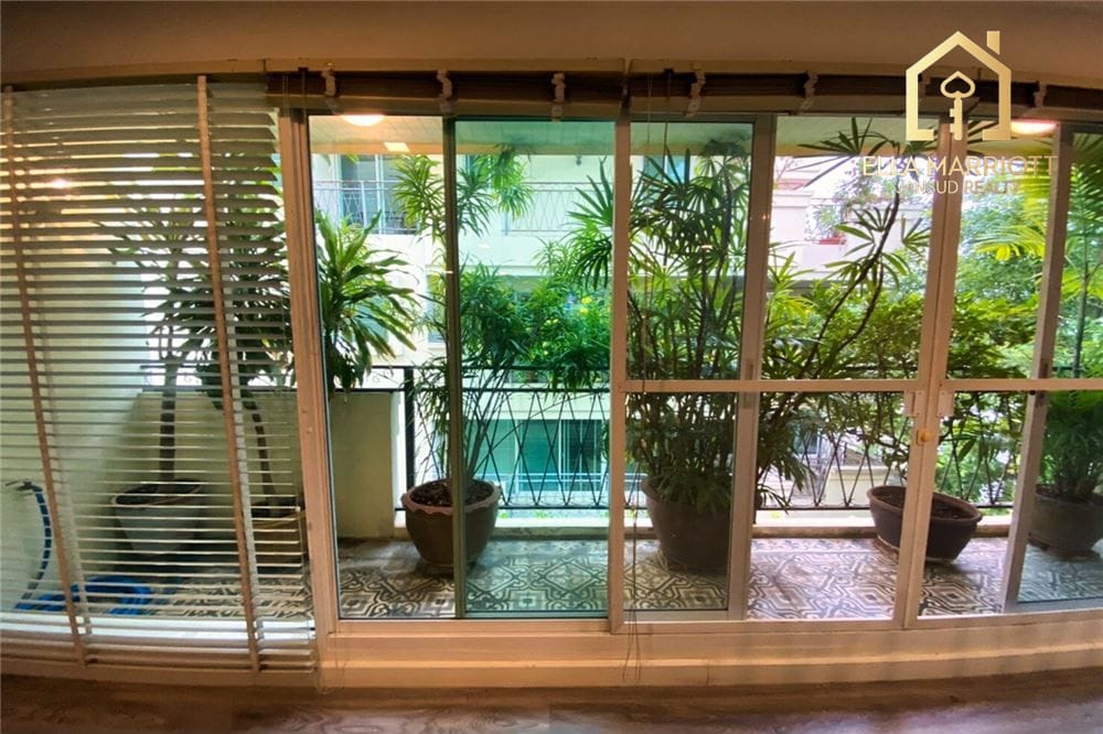 Haustierfreundliche, geräumige 2-Zimmer-Eigentumswohnung mit riesigem Balkon in Sukhumvit 31 5