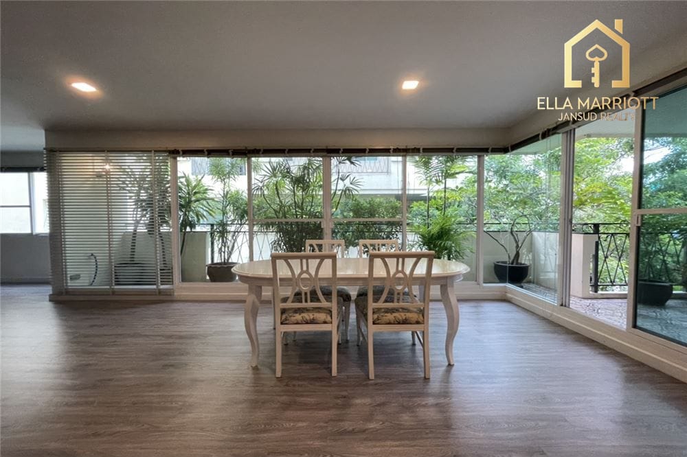 Haustierfreundliche, geräumige 2-Zimmer-Eigentumswohnung mit riesigem Balkon in Sukhumvit 31 6
