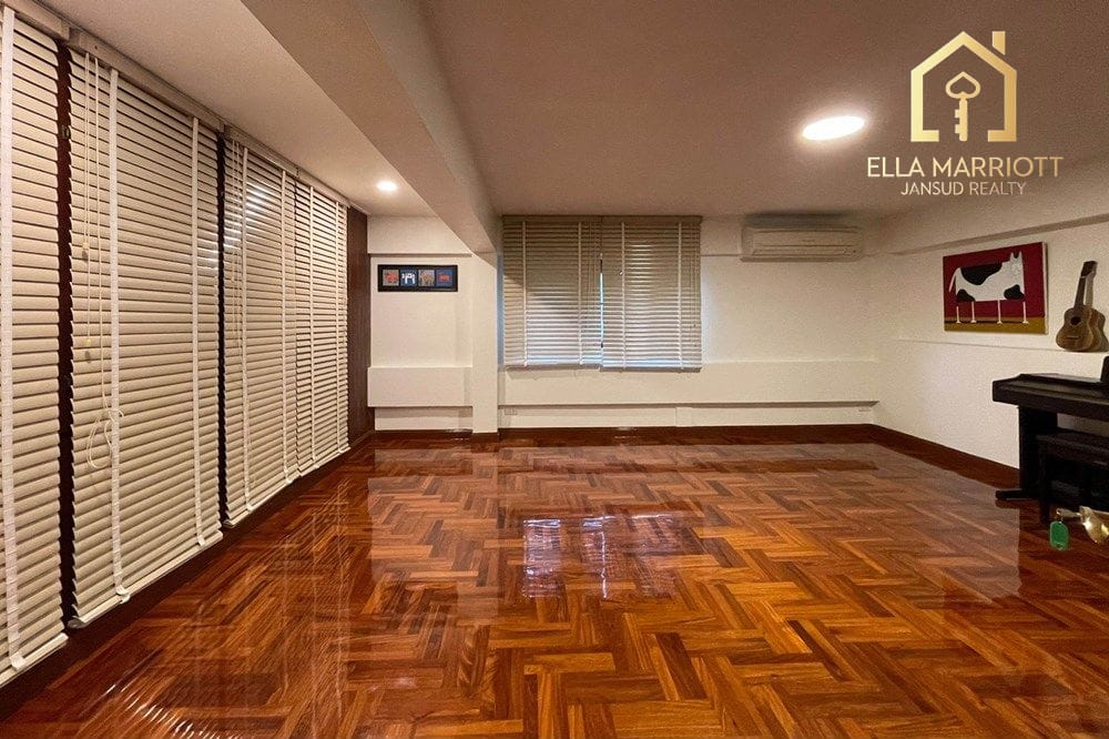 4 Bedroom Detached House for Rent, Pet Friendly near BTS Thonglor, Sukhumvit 11