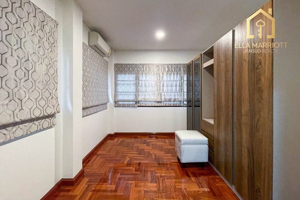 4 Bedroom Detached House for Rent, Pet Friendly near BTS Thonglor, Sukhumvit 16