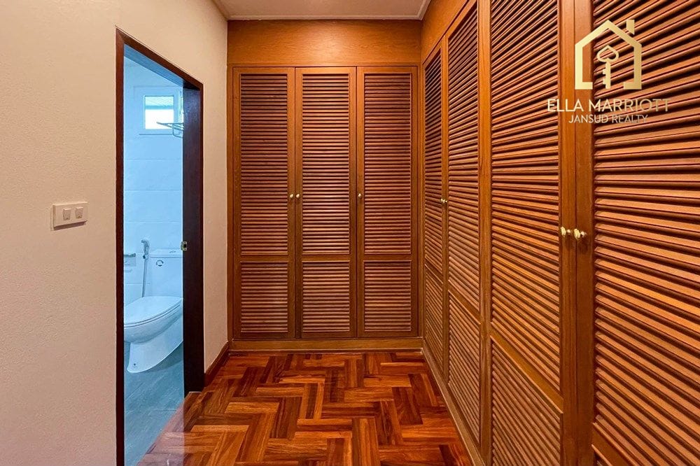 4 Bedroom Detached House for Rent, Pet Friendly near BTS Thonglor, Sukhumvit 24