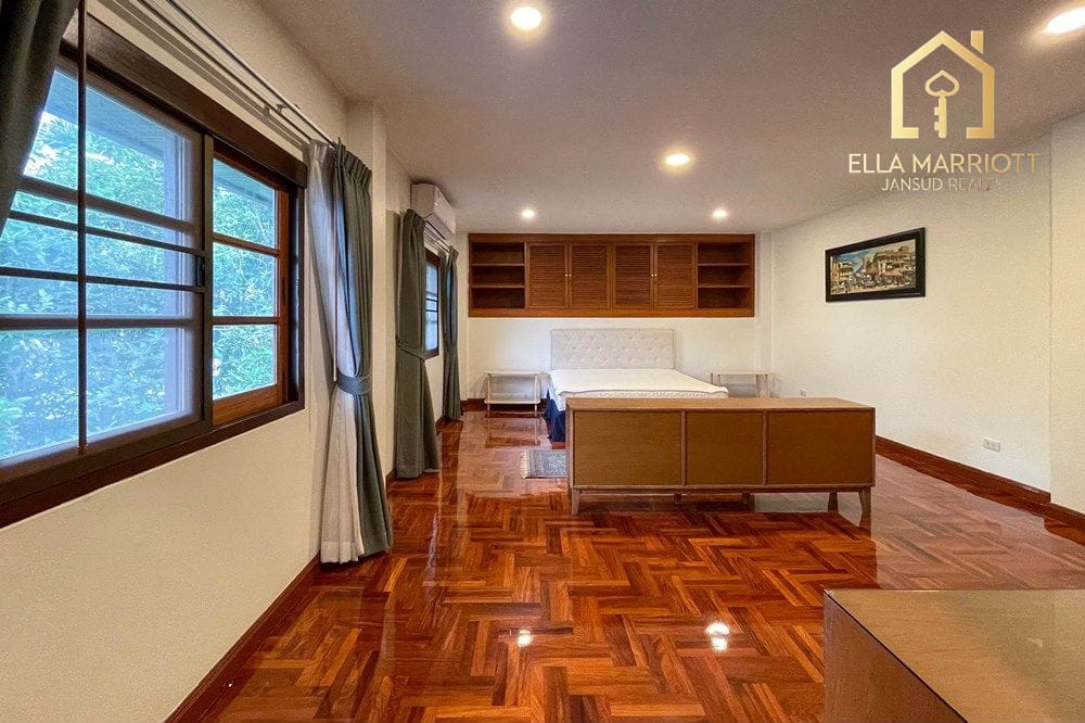 4 Bedroom Detached House for Rent, Pet Friendly near BTS Thonglor, Sukhumvit 26