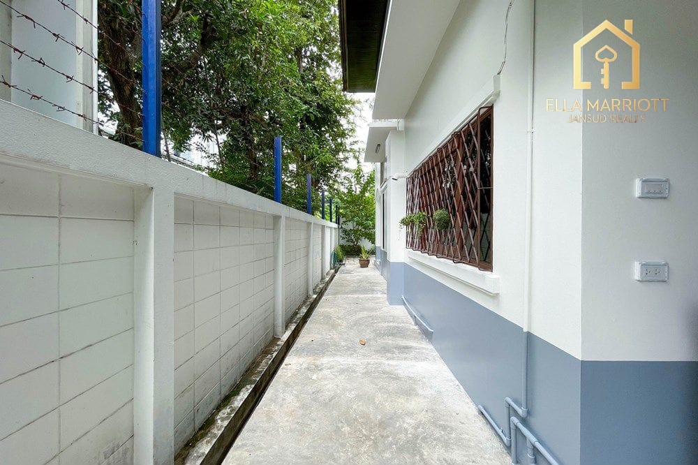 4 Bedroom Detached House for Rent, Pet Friendly near BTS Thonglor, Sukhumvit 34