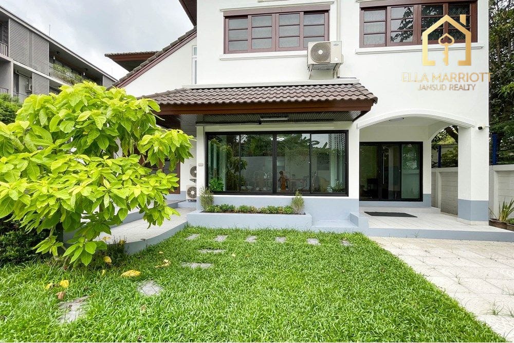 4 Bedroom Detached House for Rent, Pet Friendly near BTS Thonglor, Sukhumvit 39