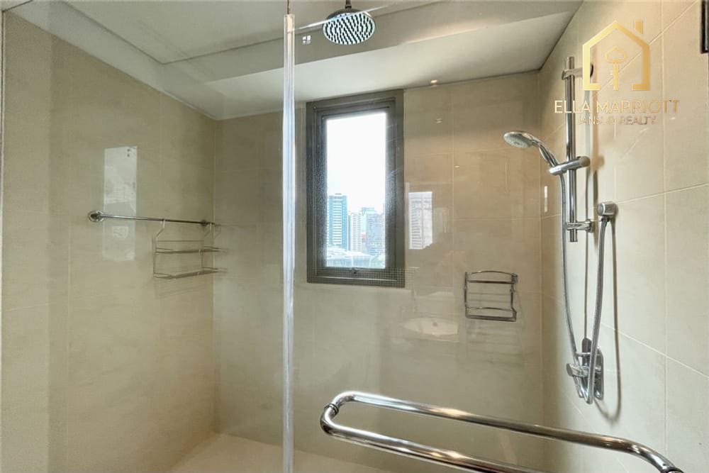 Condo for rent,3 beds,The Lakes,high floor 9
