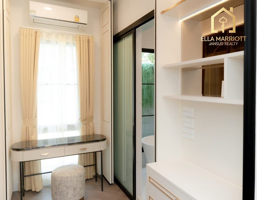 Luxuriöses freistehendes Einfamilienhaus mit 4 Schlafzimmern in Nanthawan Rama 9, Krunthepkritha 9