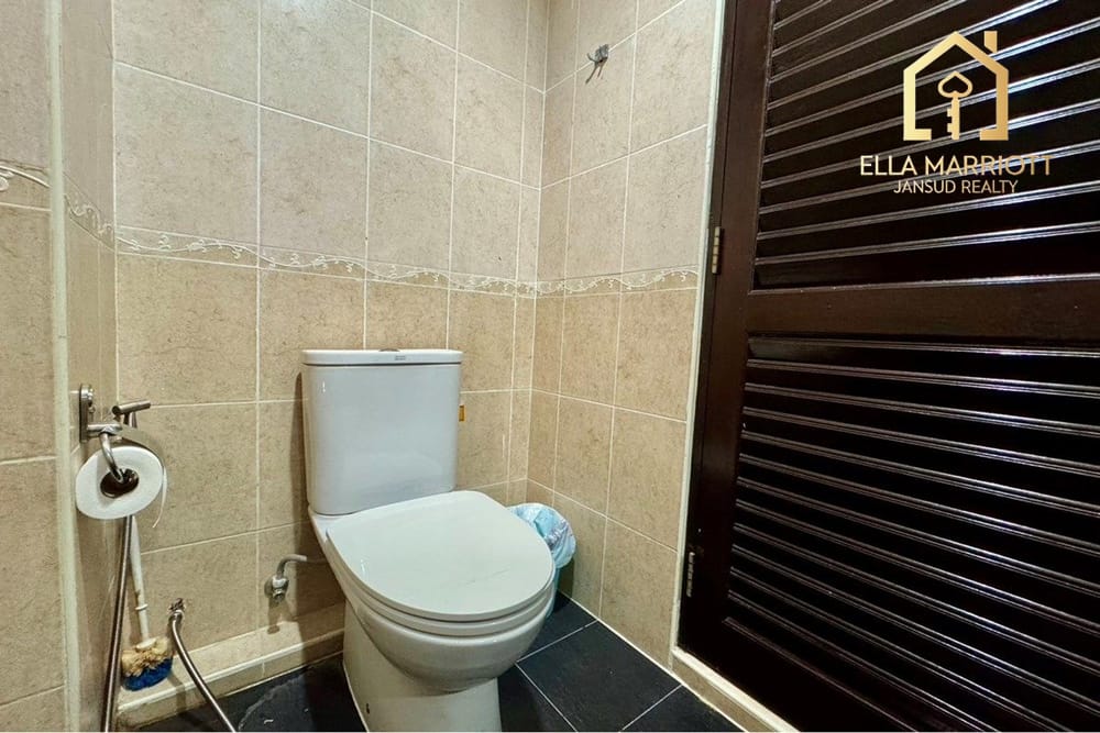 Prime 3-Story Townhouse in Central Bangkok 7