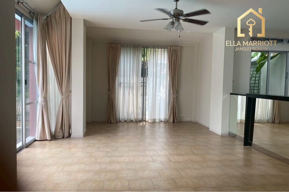 Rent 160K | House with Private Pool | Near Bangkok Hospital | Pets OK 12