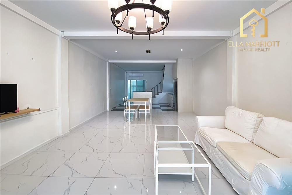 Modern 3-Bedroom Townhouse for Sale in Sukhumvit 65 1