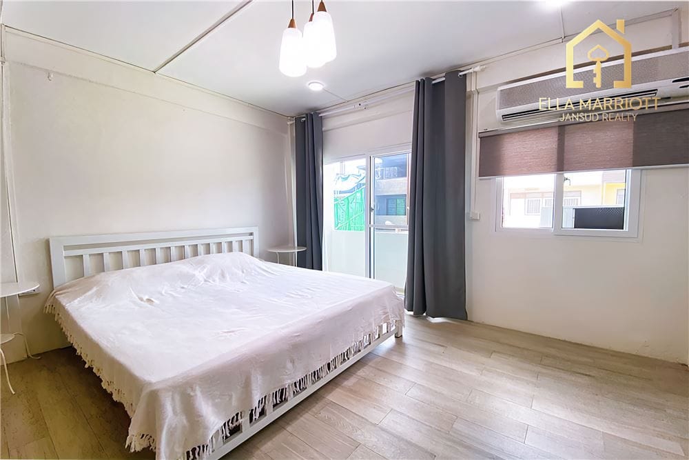 Modern 3-Bedroom Townhouse for Sale in Sukhumvit 65 10