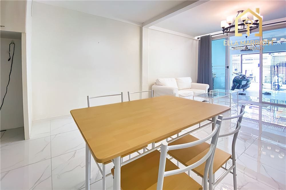 Modern 3-Bedroom Townhouse for Sale in Sukhumvit 65 6