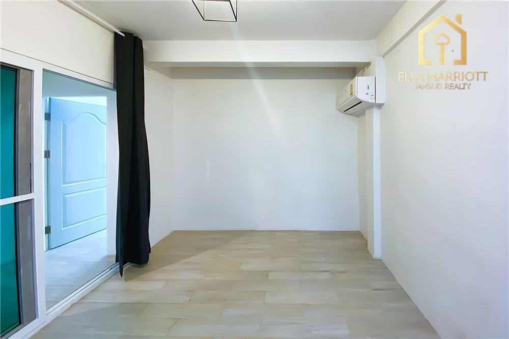 Geräumiges, haustierfreundliches Stadthaus in Sukhumvit 65 mit Dachterrasse – 13,5 Mio. Baht 13