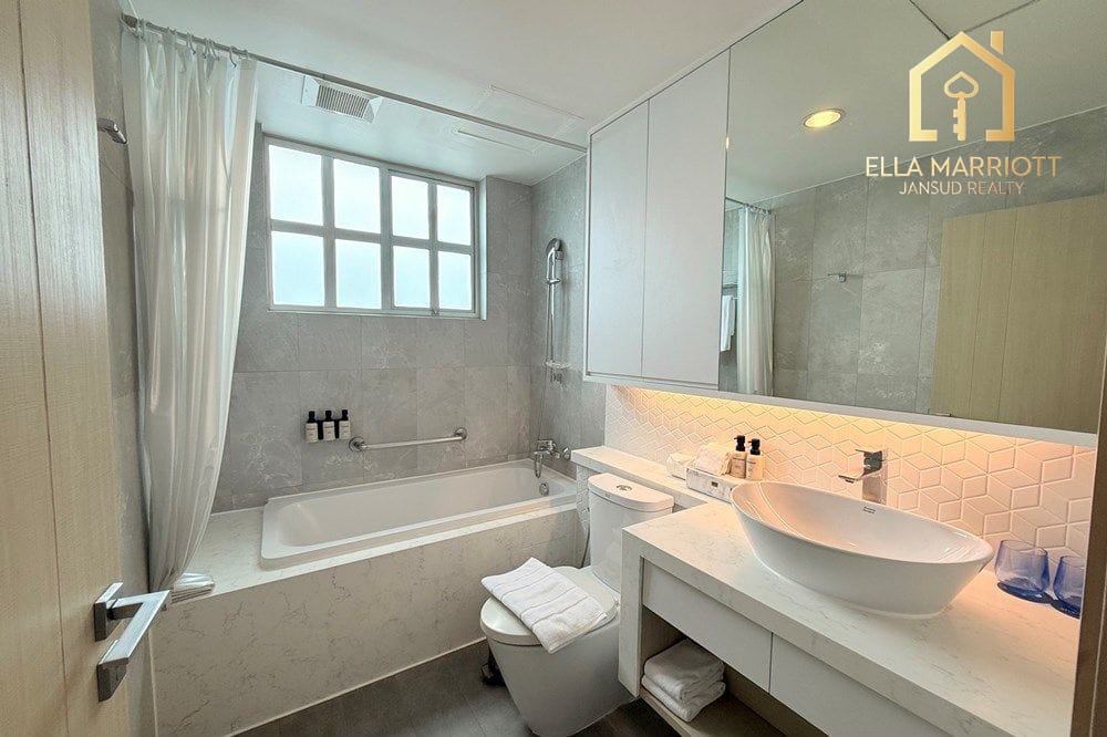 Luxury Condo in Watthana Awaits You! 10