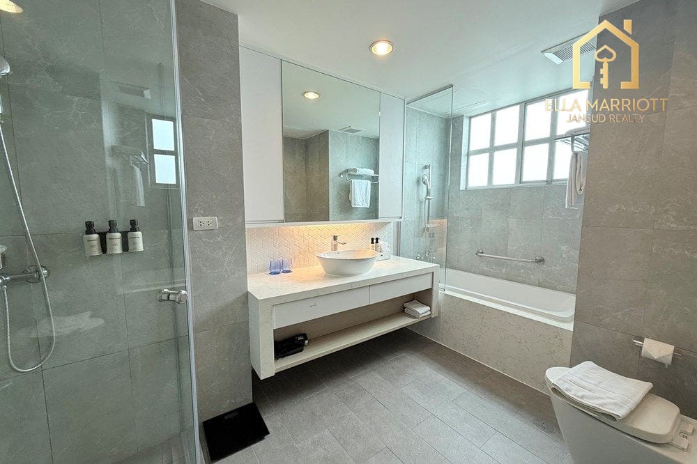 Luxury Condo in Watthana Awaits You! 12