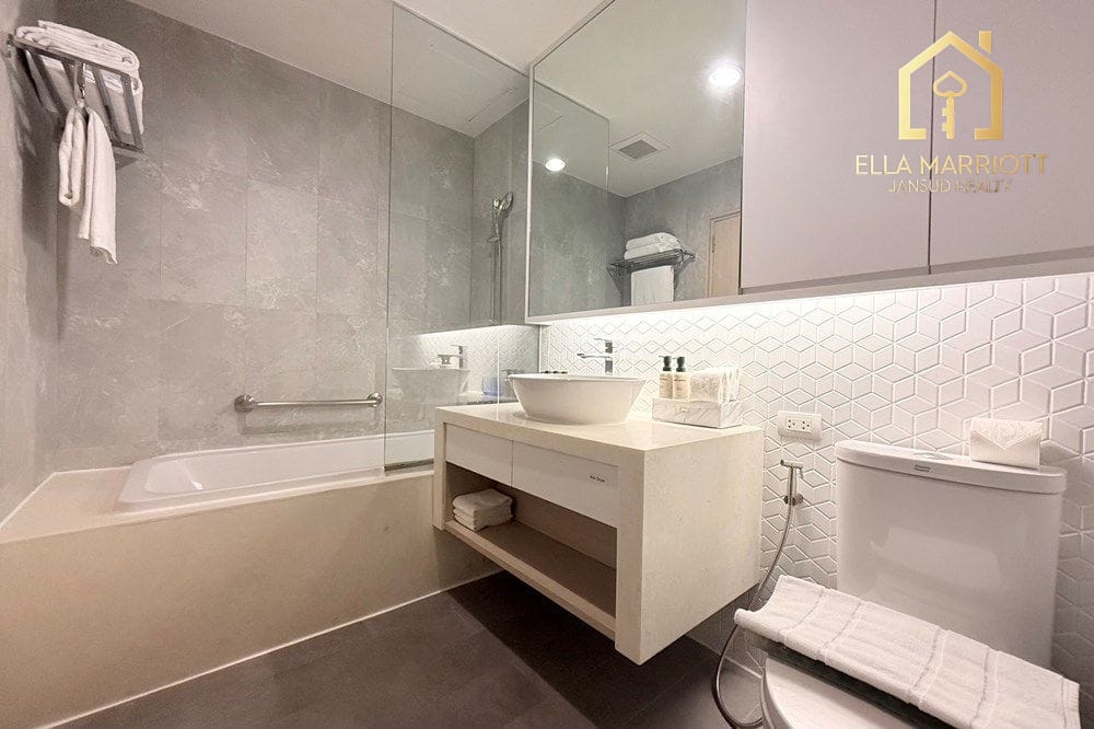Luxuriöse 2-Schlafzimmer-Eigentumswohnung mit 3 Bädern zur Miete in Watthana 9