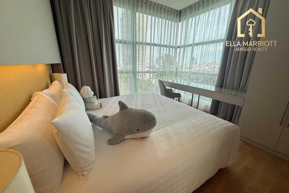 Luxurious Services Apt: 3BR, Riverside Views" with 2 Living room 2