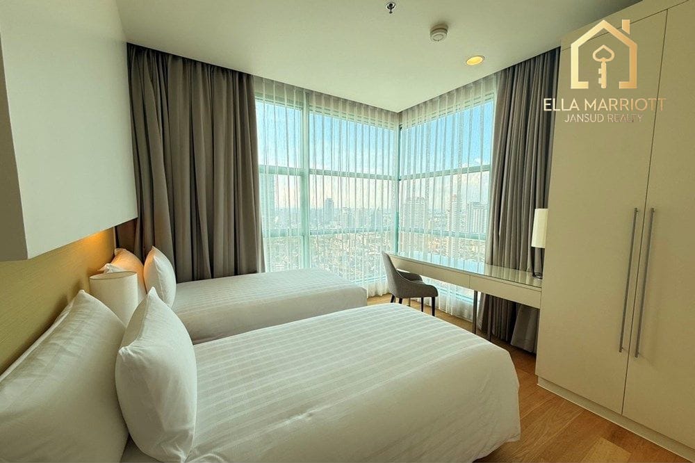 Luxurious 3BR Penthouse Riverside Apartment for Rent in Bangkok 10