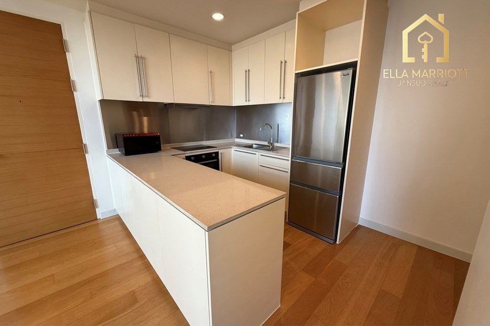 Luxurious 3BR Penthouse Riverside Apartment for Rent in Bangkok 5