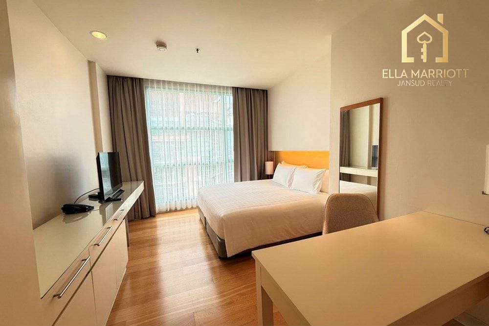 Luxurious 3BR Penthouse Riverside Apartment for Rent in Bangkok 6